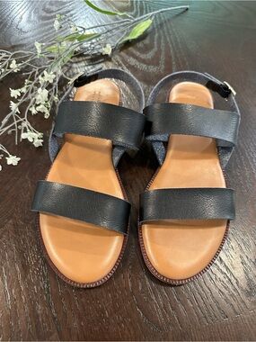 Women’s Black Flat Sandals Slingback Ankle Strap Comfort Size 8 Cushionaire